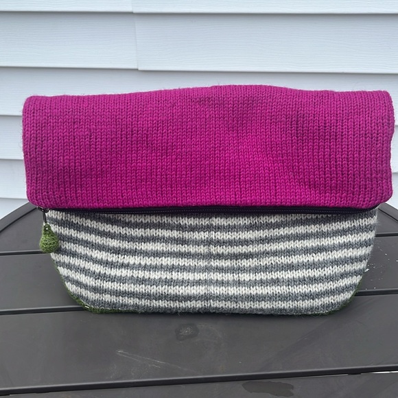 Erin knitwear, Ireland, 100% wall large clutch zipper closure - Picture 2 of 5